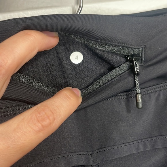 82. Lululemon $68 Speed Up Mid-Rise Lined Short 4" size 4 - Picture 3 of 6